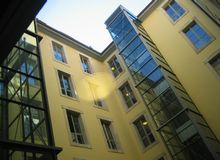 https://www.hiltpold-architectes.ch/wp-content/uploads/2017/02/220-160-15-17-terrassiere-ascenseurs_2.jpg
